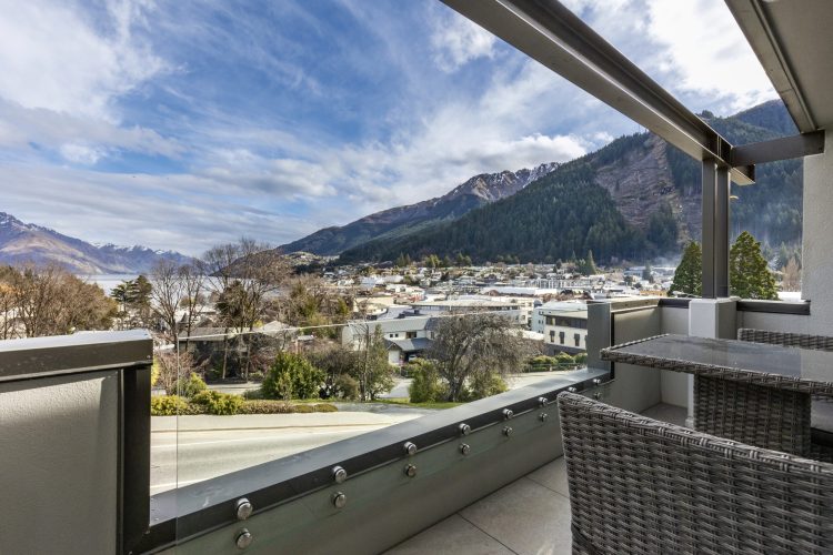 Living room of a Indigo Pier residence, Queenstown